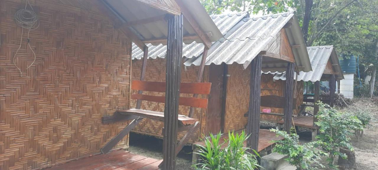 Chill Chill Long Beach Hostel Ko Lanta Buitenkant foto